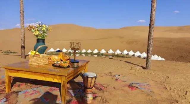 Zhongwei Daxing Night Desert Camp, Book Hotel Hoteller i Zhongwei med pool, Swimmingpool