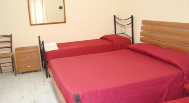 A due passi dal mare, Book Hotel Hoteller i Longobardi med parkering, Parkering