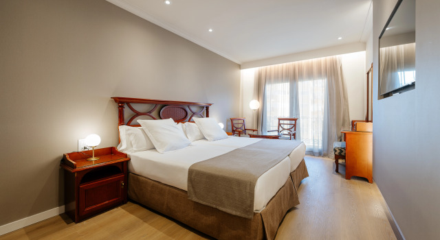 Hotel Reveron Plaza, Book Hotel Hotels in Tenerife with a Pool, Swimming Pool