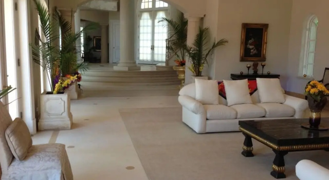 Коттедж Luxury The Stradella Court Mansion