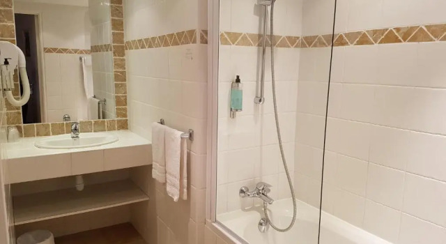 Трёхместный номер Standard Hôtel Le Mozart
