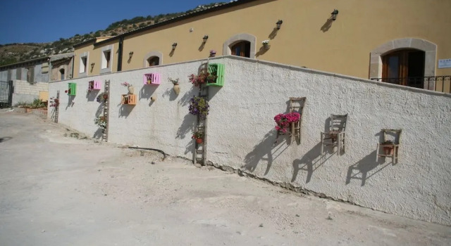 Agriturismo Monte Criscione, Book Hotel Hoteller i Avola med parkering, Parkering