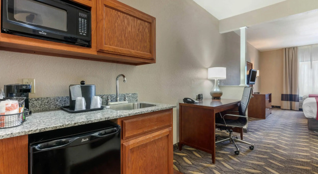 Четырёхместный люкс Comfort Suites Rolla