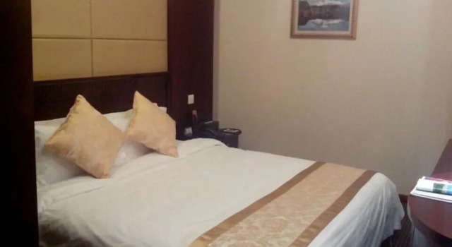 Yanji Changbaisong Hotel