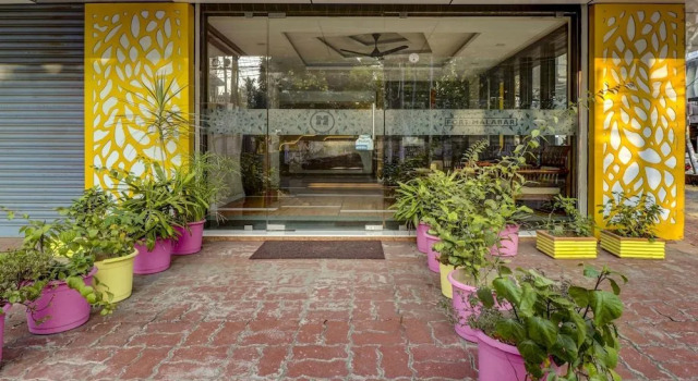 Townhouse Ernakulam North, Забронировать Отель Отели штата Кералы с парковкой, Парковка