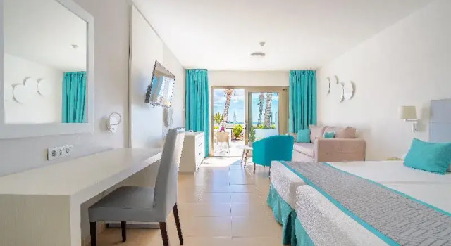 Двухместный номер Standard с балконом и с частичным видом на море Hotel Las Costas
