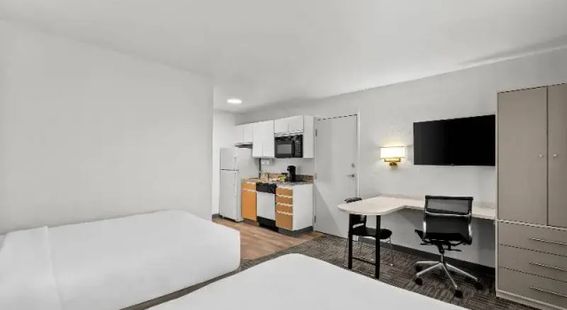 Четырёхместный номер Standard MainStay Suites Louisville Jeffersontown