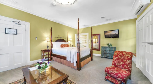 Номер Premium The Charles Hotel