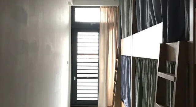 Кровать в общем номере (женский номер) с балконом Welcome Hostel