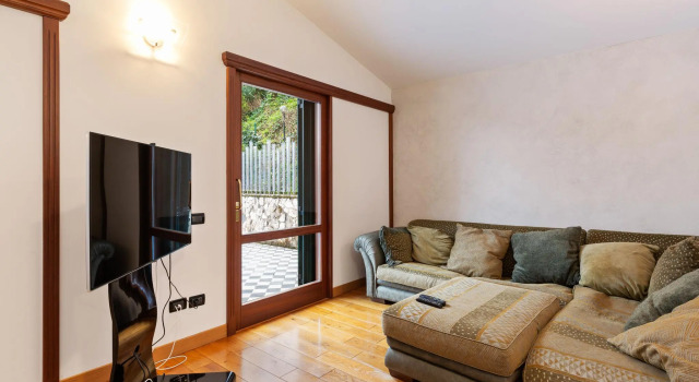 Valley View Villa in San Mango D'aquino with Hot Tub, Varaa Villa  