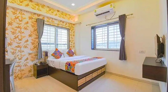 Номер Executive FabHotel Golden Heights