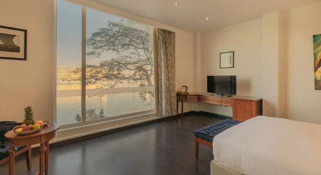 Riverside Hotel
