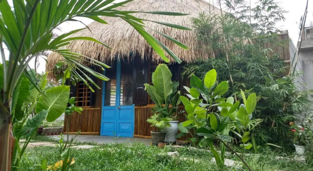Бунгало The Seaside Bungalow Hostel and Bar