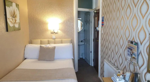 Номер Economy Corona Blackpool