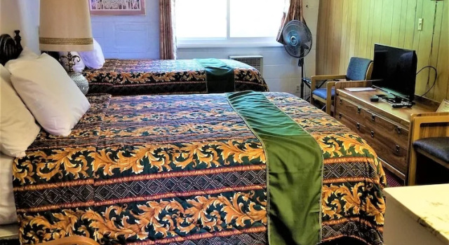 Трёхместный семейный номер Standard Town House Motor Inn