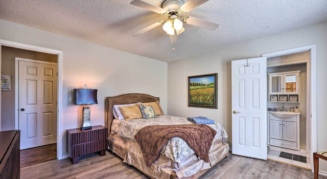 7 Mi to Lake: Expansive Rogers Villa w/ Pond!