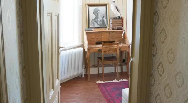 Warfsholm, Book Hotel Klintehamn 