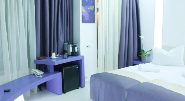 Двухместный номер Deluxe Lilac с панорамным видом Christina Hotel