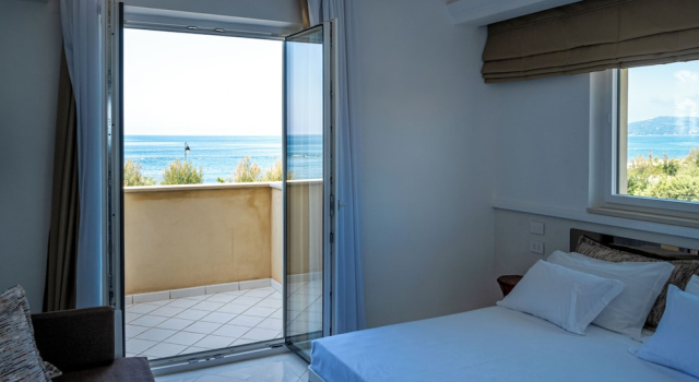 Номер Comfort с балконом и с видом на море OLIVETO A MARE - Suite & Apartment