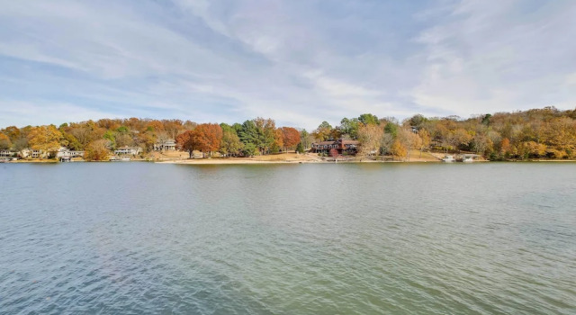 Bella Vista Lakehouse w/ Hill Tram, Deck & Views!