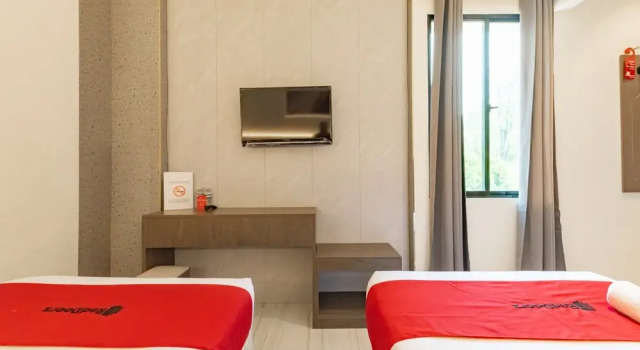 RedDoorz Plus Near SP Plaza Batu Aji Batam
