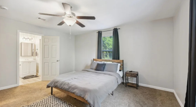 Macon Cottage w/ Porch - 2 Mi to Downtown!, Book Feriehus Sommerhuse i Macon, Hytte
