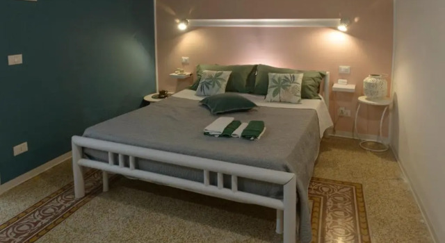 Opera Prima 28, Book Hotel Monte di Pietà Palermo