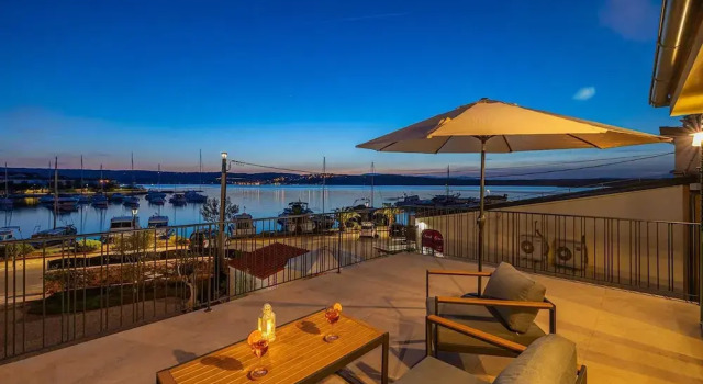 Villa Beachfront With 4 Bedrooms and 3 5 Bathrooms, Prenota Villa Hotel a Isole Quarnerine con parcheggio, Parcheggio