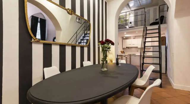 Апартаменты Luxury Large Loft by Dante House, Top Location