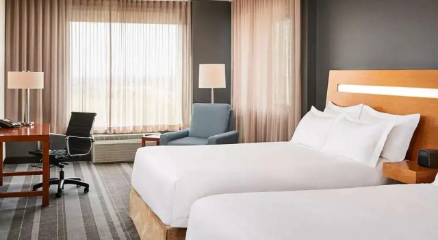 Четырёхместный номер Standard Novotel Toronto Vaughan Centre