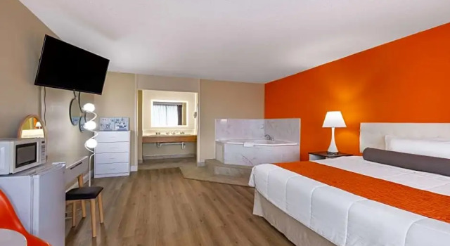 Люкс Howard Johnson by Wyndham Salem Hotel & Conference Center