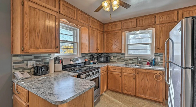 Коттедж Charming Family Home ~ 4 Mi to Granite Peak!