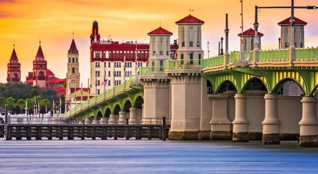 Little Yellow Cottage on Water Street, Забронировать Дом для отпуска Виллы Saint Augustine Area, Вилла