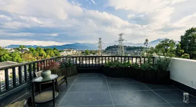 Qianshan Viewing Homestay (Lijiang Dashuiche)