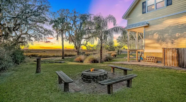 Inviting Waterfront Cottage With Balcony, Firepit, Marsh Views, & Washer/dryer, Забронировать Дом для отпуска Амилия Jacksonville Coast