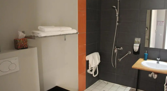 Двухместный номер Comfort Logis Hôtel du Large