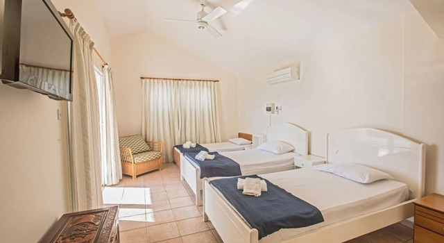 Celebrity Villa Laura26
