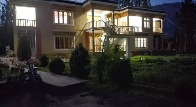 LA-TSAS GUEST HOUSE, Забронировать Гостевой дом Отели Джамму и Кашмира с парковкой, Парковка