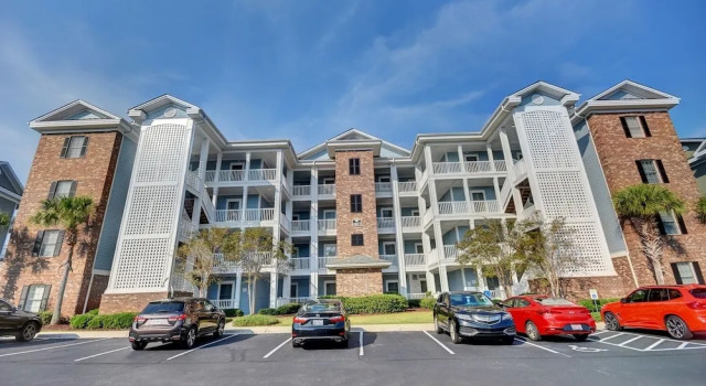 4827 Magnolia Lake Drive, #302 3 Bedroom Condo by RedAwning, Забронировать Апартаменты/квартира Отели Миртл-Бич с парковкой, рядом с PineHills Palmetto at Myrtlewood Golf Club, Парковка