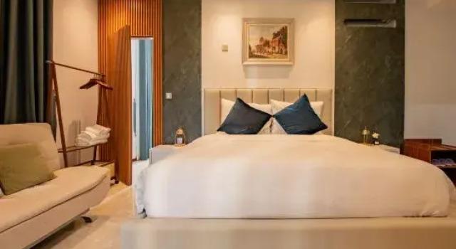 Трёхместный номер Standard с балконом Anna Hotel