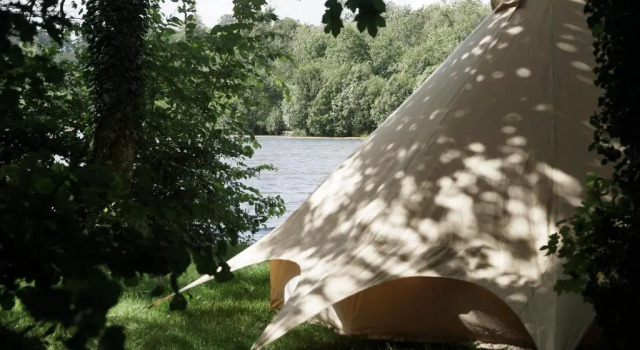 Marston Park - Luxury Lakeside Bell Tents, Забронировать Отель Отели Англии с бассейном, Бассейн