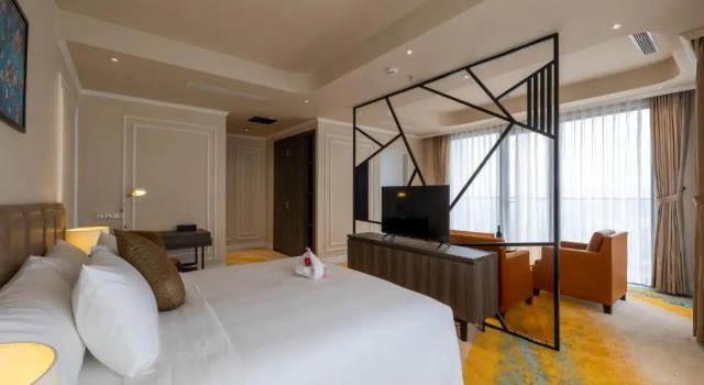 Двухместный номер Premier с балконом La Vela Hue Hotel