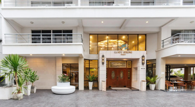 Sandy Spring Hotel