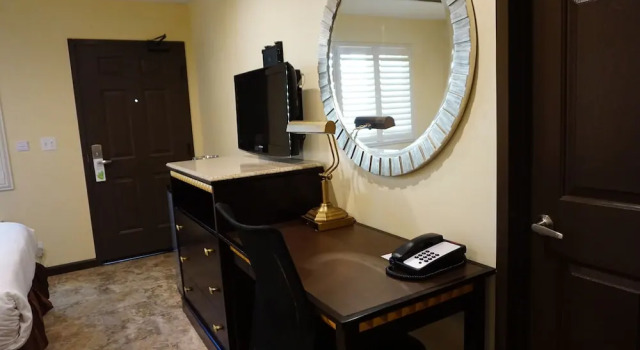 Четырёхместный номер Economy Tuscan Garden Inn
