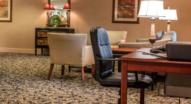 Wingate by Wyndham Livonia, Забронировать Отель Отели Ливония 3 звезды, 3*