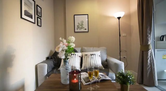 Near BK University Quiet Condo in Rama4 bkb130, Забронировать Отель Отели Бангкока с парковкой, рядом с Международный колледж Университета Бангкока, Парковка