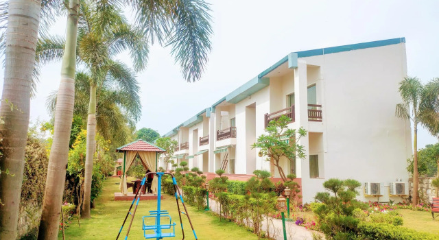 The Neeraj River Forest Resort Ayurvedic Wellness Center, Rezervovat Lázně / Resort Rišikéš Uttarakhand