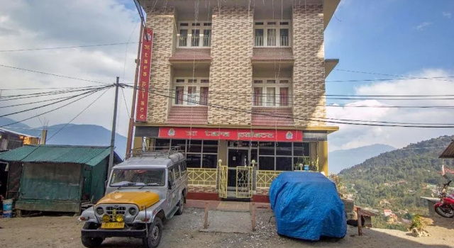 Goroomgo Tara Palace Pelling