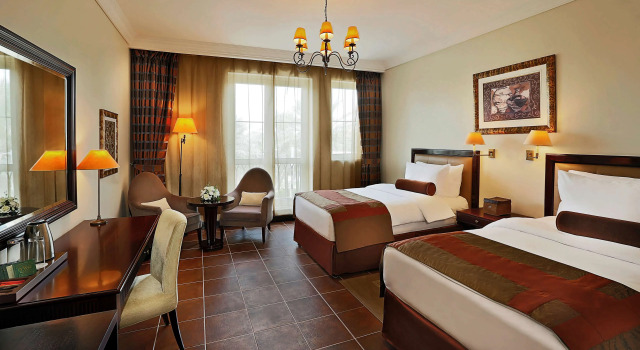 Arabian Ranches Golf Club Hotel, Забронировать Отель Отели Арабиан Ранчес с бассейном, Бассейн