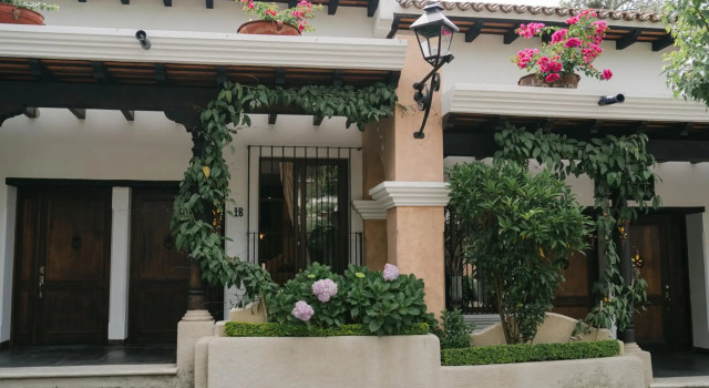 New and Luxurious Apartment, Buchen Sie Ferienwohnung Antigua Guatemala 